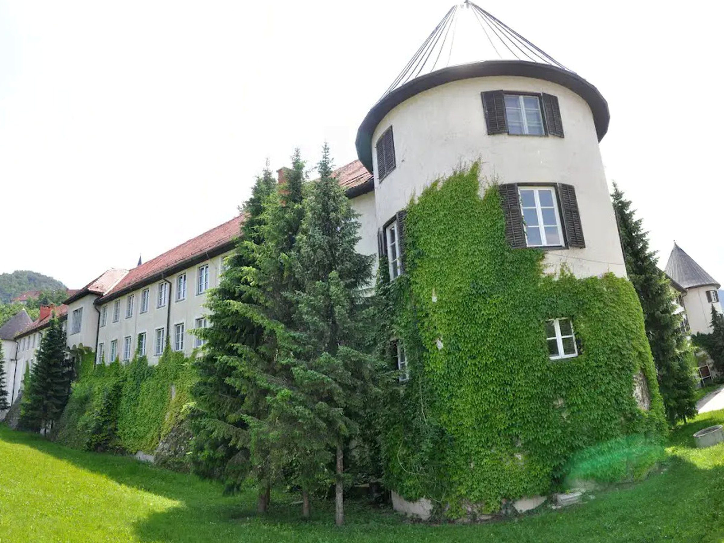 Poročna dvorana v gradu Vrbovec – Občina Nazarje Ogled povečano sliko Poročna dvorana v gradu Vrbovec – Občina Nazarje
