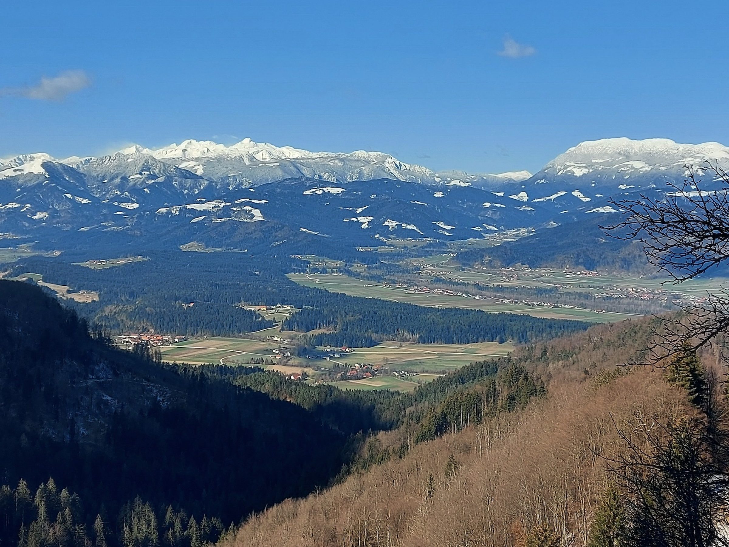 Čreta - razgledna točka in izhodišče – Občina Nazarje Ogled povečano sliko Čreta - razgledna točka in izhodišče – Občina Nazarje