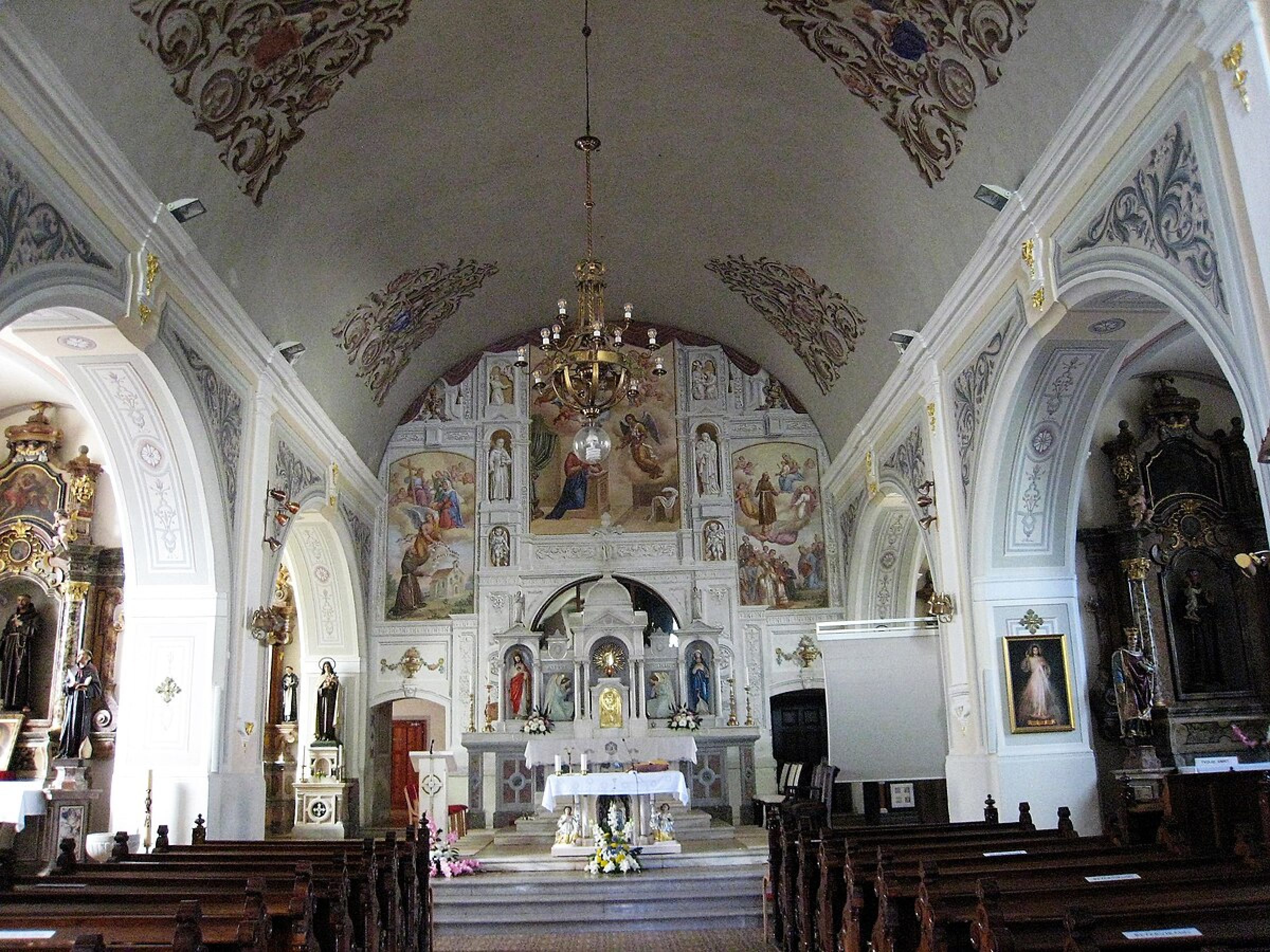 Župnijska cerkev Marijinega oznanjenja in Loretska kapela – Občina Nazarje Ogled povečano sliko Župnijska cerkev Marijinega oznanjenja in Loretska kapela – Občina Nazarje